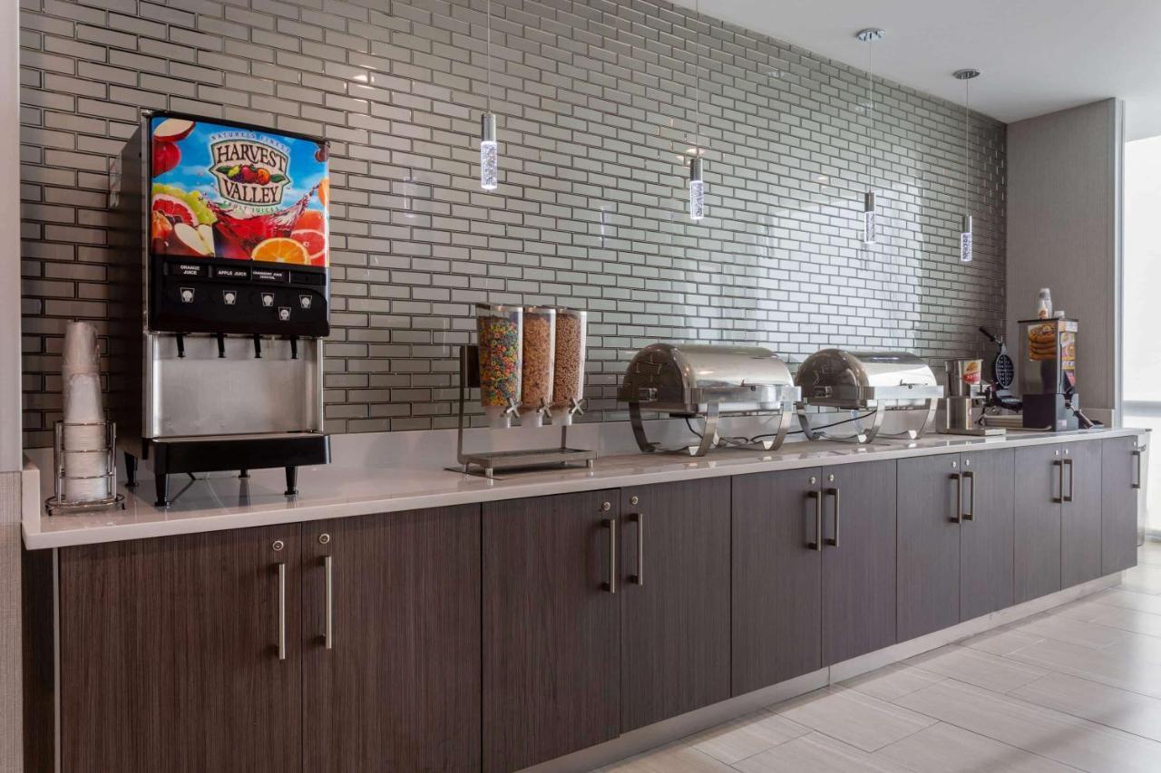 La Quinta Inn & Suites By Wyndham Shorewood Exterior foto
