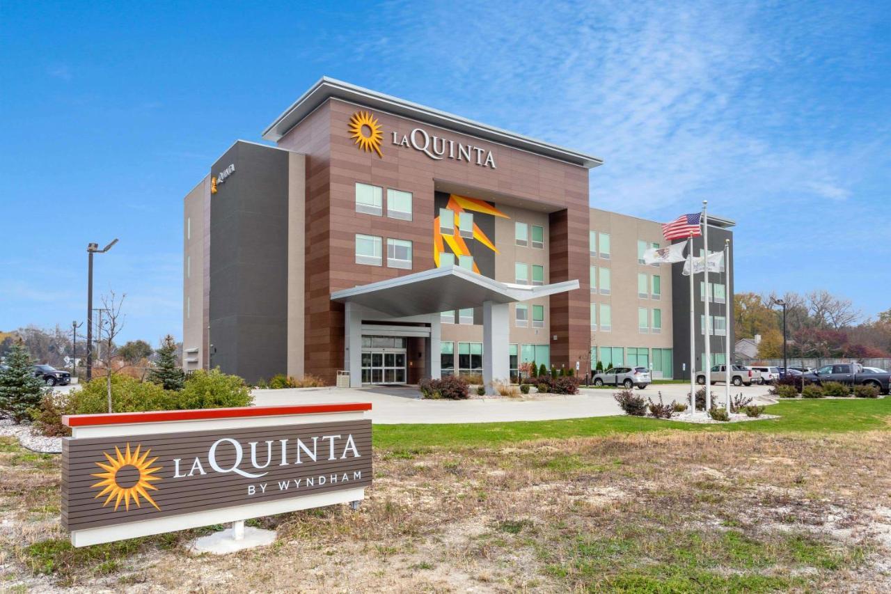 La Quinta Inn & Suites By Wyndham Shorewood Exterior foto