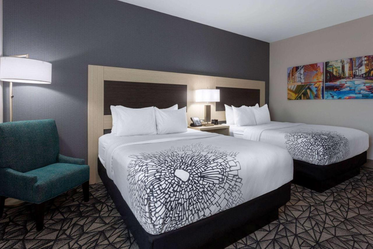 La Quinta Inn & Suites By Wyndham Shorewood Exterior foto