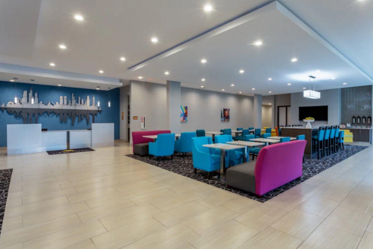La Quinta Inn & Suites By Wyndham Shorewood Exterior foto
